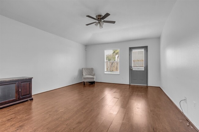 Building Photo - 9327 Delicado Dr