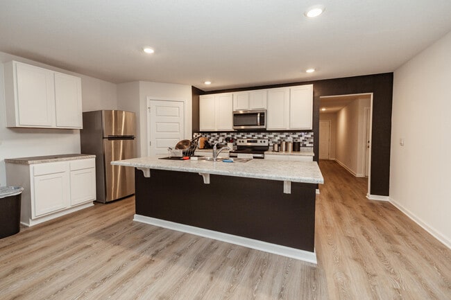 Building Photo - 6719 Sarah Ann Way