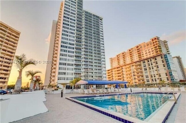 Building Photo - 3140 S Ocean Dr