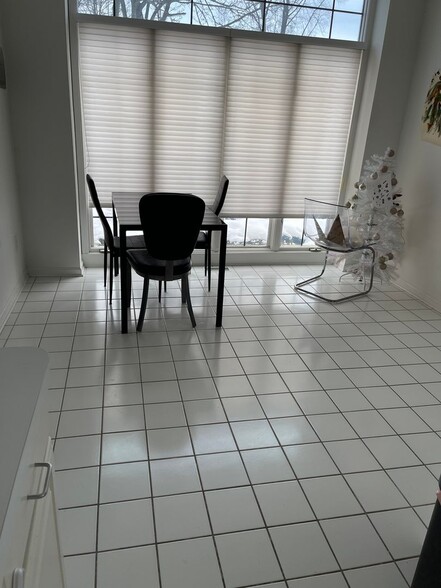 Building Photo - 1154 Bluebird Dr