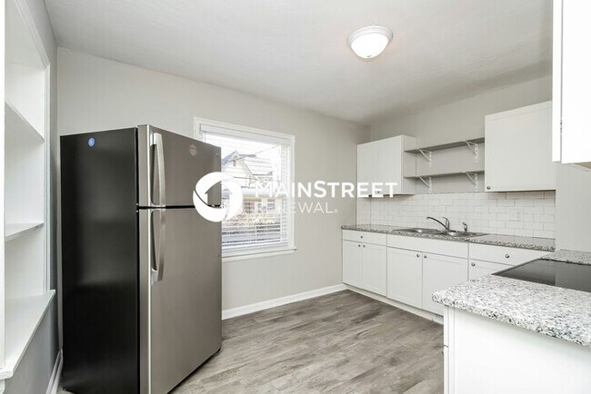 Building Photo - 3 Bedroom Pet-Friendly Home in Kansas City, MO with Main Street Renewal