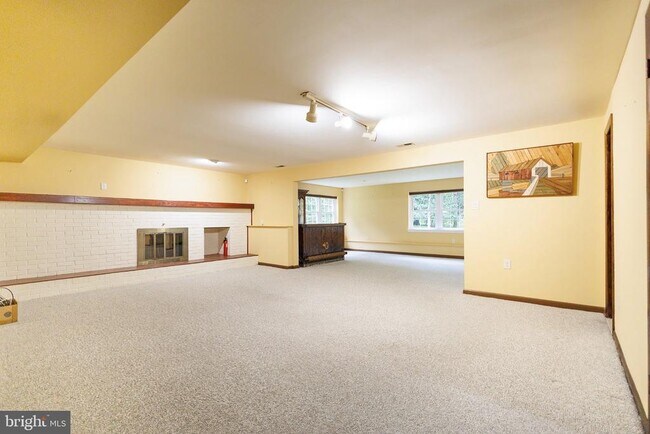 Building Photo - 2294 Linden Ave