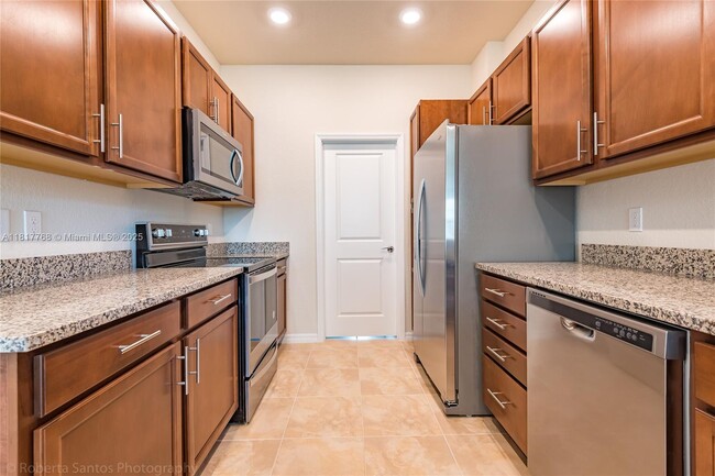 Building Photo - 1040 Eucalyptus Dr
