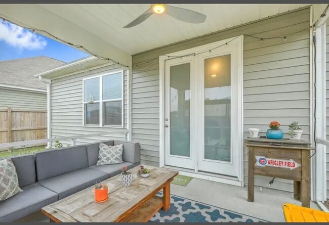 Building Photo - 405 Bering Ln