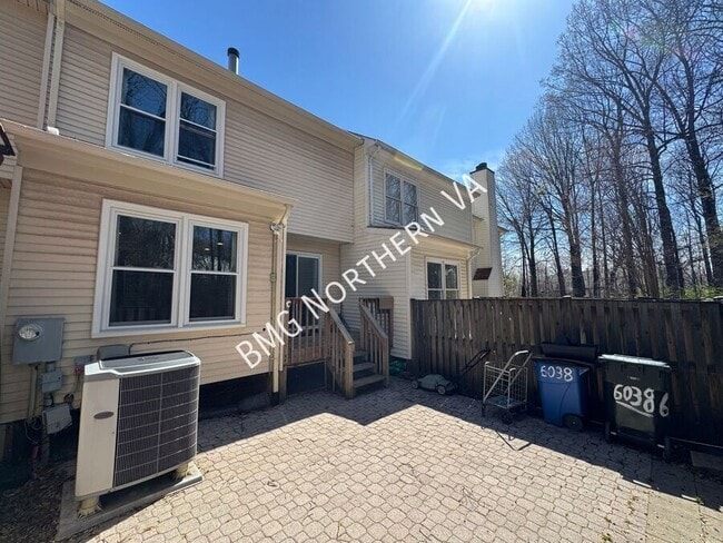 Building Photo - 6038 Rockton Ct