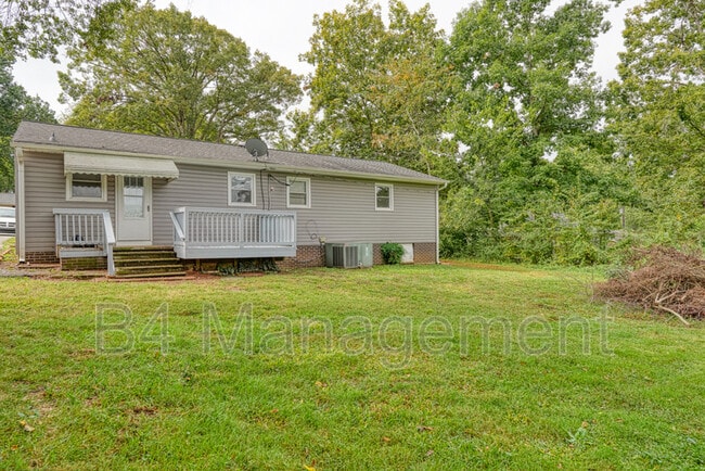 Building Photo - 620 Greenhill Rd