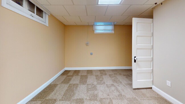 Building Photo - Spacious Three Bedroom Silver Spring House...