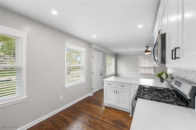 Building Photo - 574 Huntmere Dr