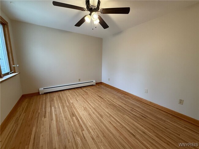 Building Photo - 437 Springville Ave