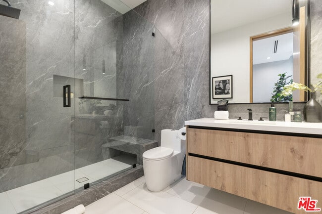 Building Photo - 1033 Somera Rd