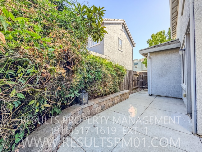 Building Photo - 3 bedroom Lincoln Home in Gated Community