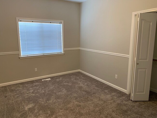 Building Photo - Beautiful  3-bedroom, 2-bath single-level home