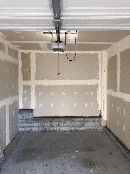 Building Photo - 487 Fairbanks Ave