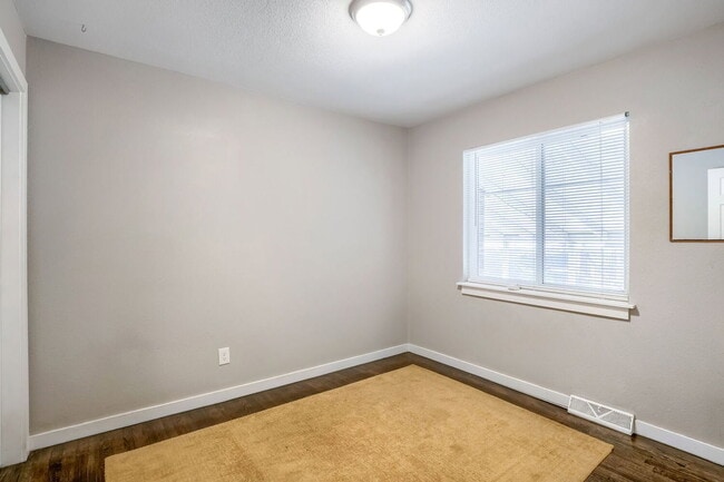 Building Photo - 1701 Lima St