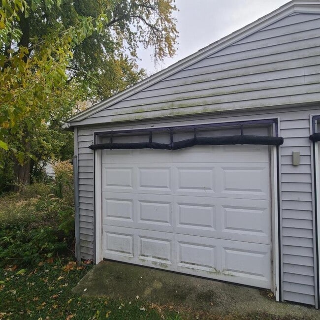 Building Photo - 1927 Sunnymede Dr