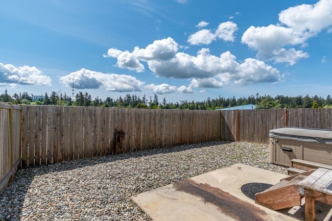 Building Photo - 3 Bedroom, 2.5 Bath Island Place Townhome