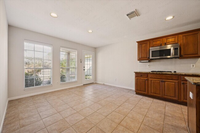 Building Photo - 501 Pine Bluff Dr