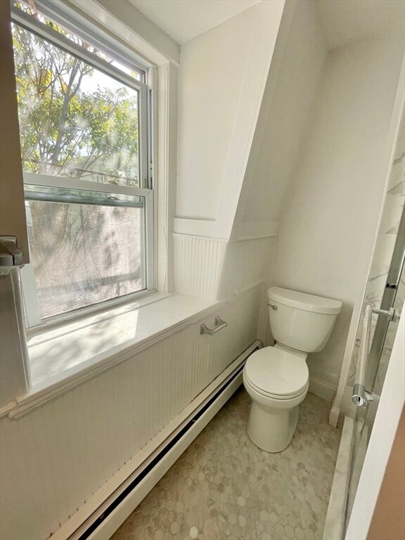 Building Photo - 655 E 7th St