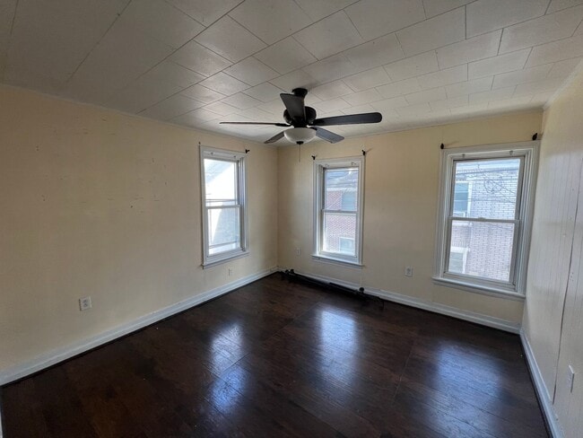 Building Photo - Available Now! 3BR HOME IN ALLENTOWN!
