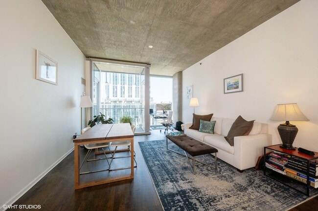 Building Photo - 600 N Fairbanks Ct