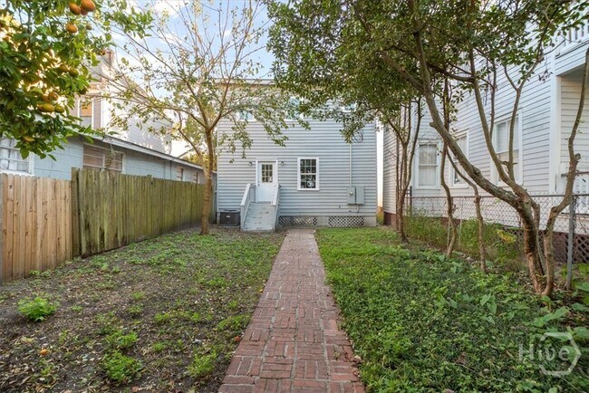 Building Photo - 318 E Waldburg St