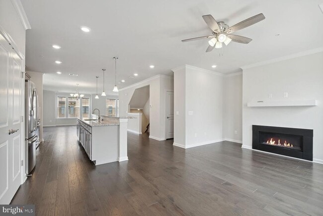 Building Photo - 45117 Kincora Dr
