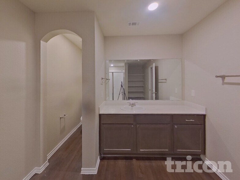 Building Photo - 3417 Doris Dr