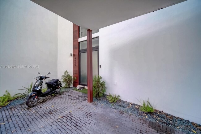 Building Photo - 8660 Arboretum Ln