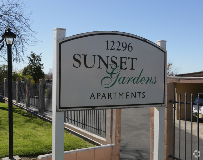 Building Photo - Sunset Gardens Apartments