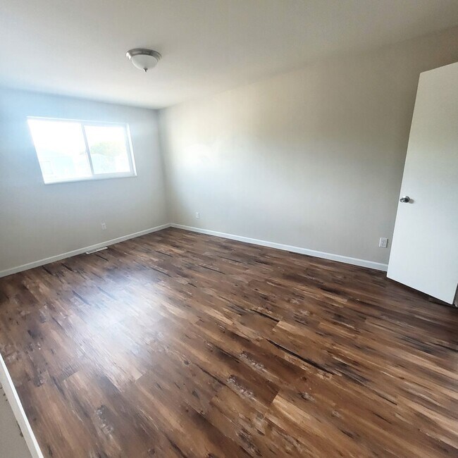 Building Photo - Westdale Townhomes