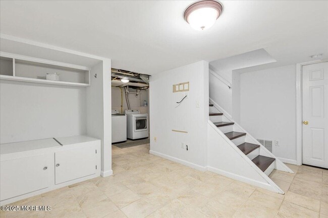 Building Photo - 14 Prospect Ave N