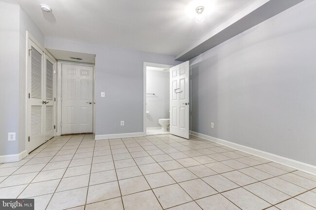 Building Photo - 953 Harrison Cir