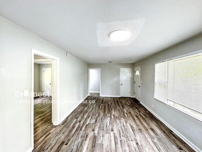 Building Photo - Charming 4-Bedroom Home with Comfort and O...