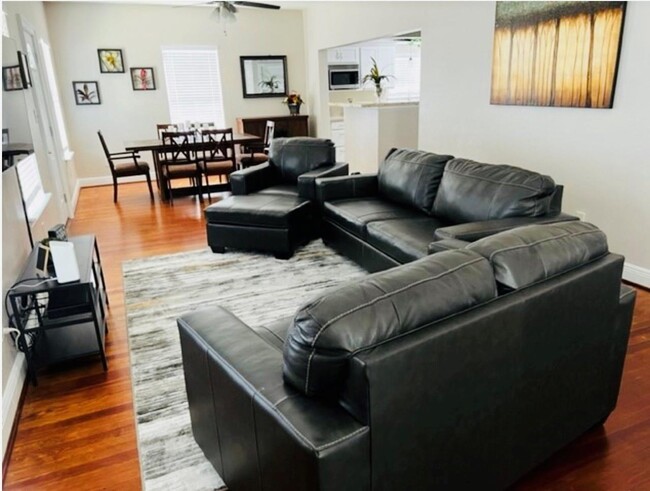 Furnished living room with TV - 405 Winnie St