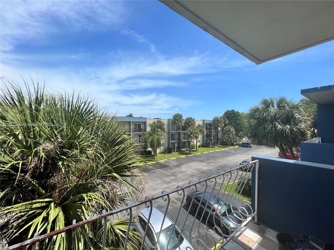 Building Photo - 4301 NW S Tamiami Canal Dr