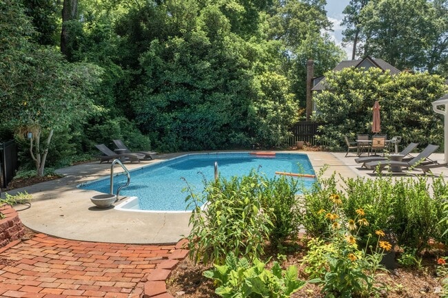 Building Photo - 326 Sumter St SE