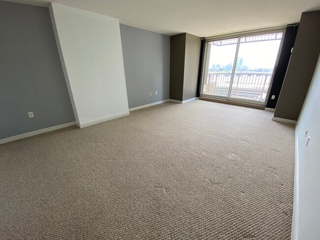 Building Photo - 10 Museum Way