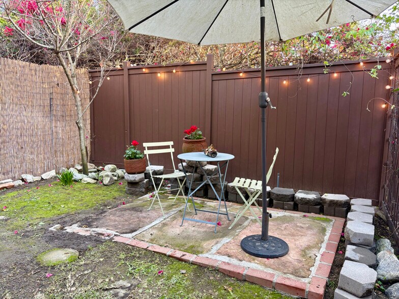 Building Photo - 5273 Mt Royal Dr