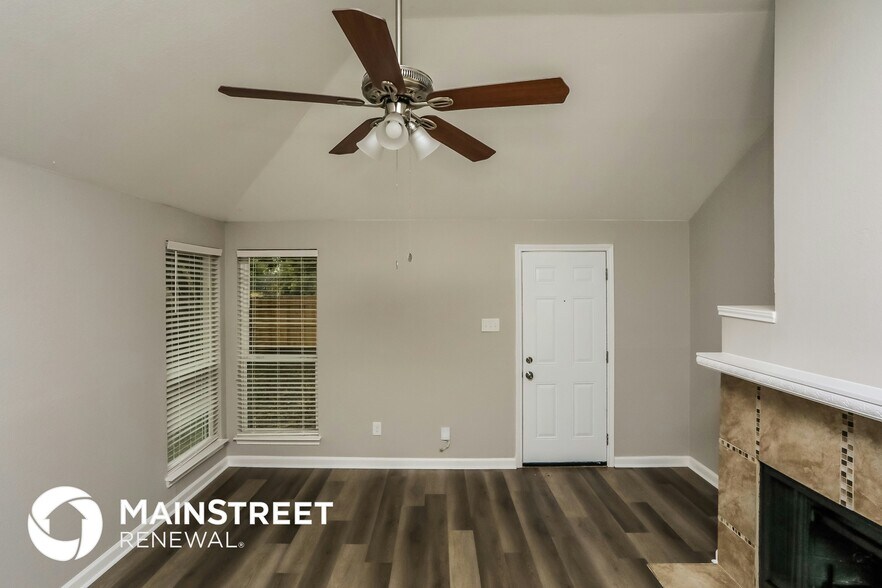 Building Photo - 10368 Wood Heights Dr