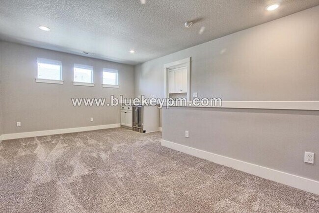 Building Photo - 4 Bed, 3 Bath Home in Walnut Grove Near An...