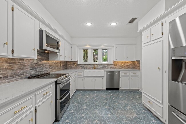 Building Photo - 8318 Everleaf Dr