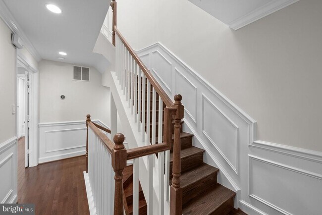 Building Photo - 3545 Winfield Lane Northwest