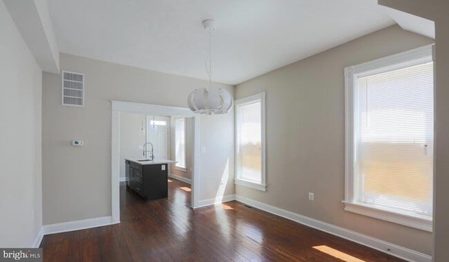 Building Photo - 901 N Montford Ave