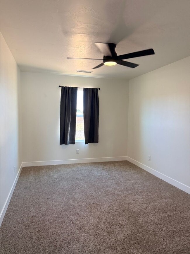 Building Photo - Luxury 3-Bedroom Residence in Grandpa's Pond – All Utilities & Internet Included