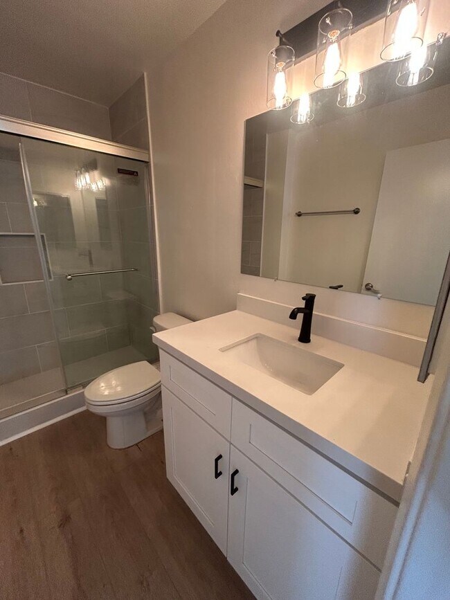 Building Photo - Newly Renovated & Modern 1 Bed / 1 Bath in Chatsworth | Balcony, Pool & Parking