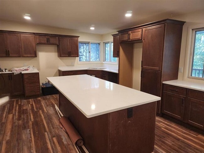 Building Photo - Massive - Remodeled 5 bedroom home!!