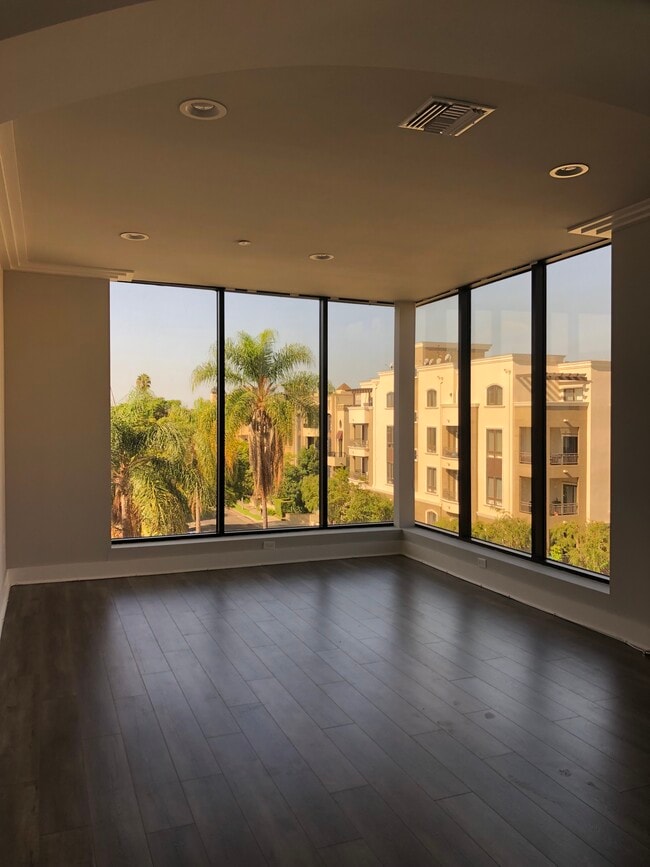 Corner Unit - 10270 Almayo Ave