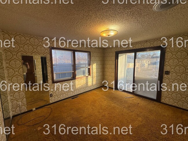 Building Photo - $995 - 3 bed 1 bath - Single Family Home