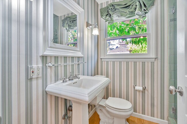 Building Photo - 3BD/2BA Home | Central A/C | 2-Car Garage | Top Schools
