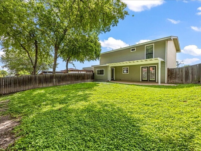 Building Photo - Spacious 3-Bedroom Home Near Medical Cente...